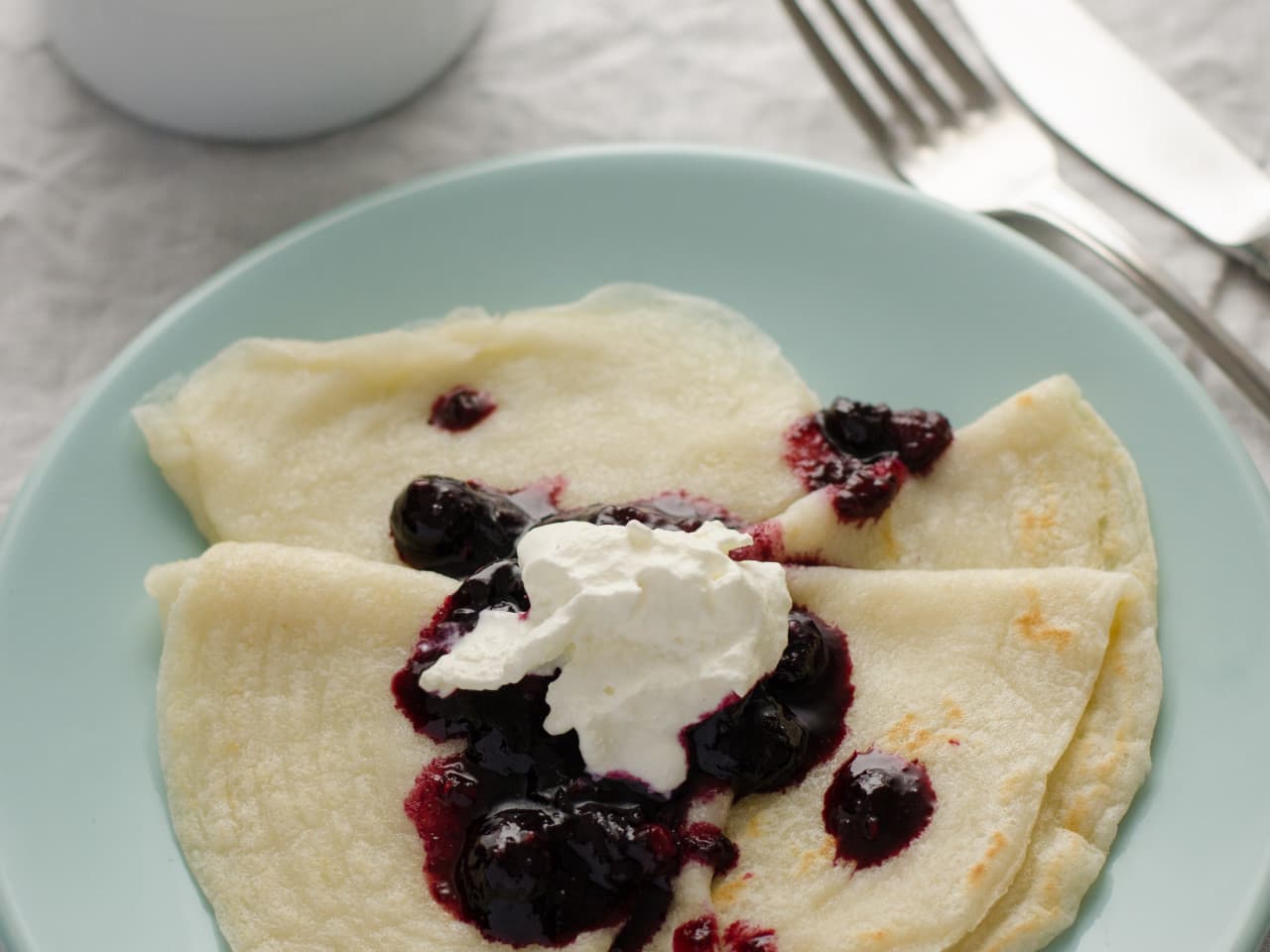 Crepes con compota de fruta dulce