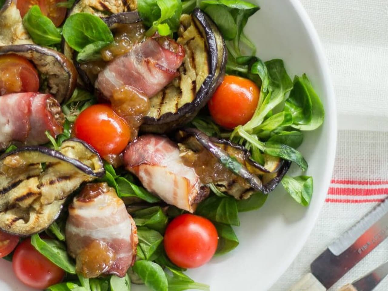 Ensalada Paleo con aderezo de higos