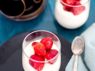 Crème pâtissière à la vanille et aux fraises