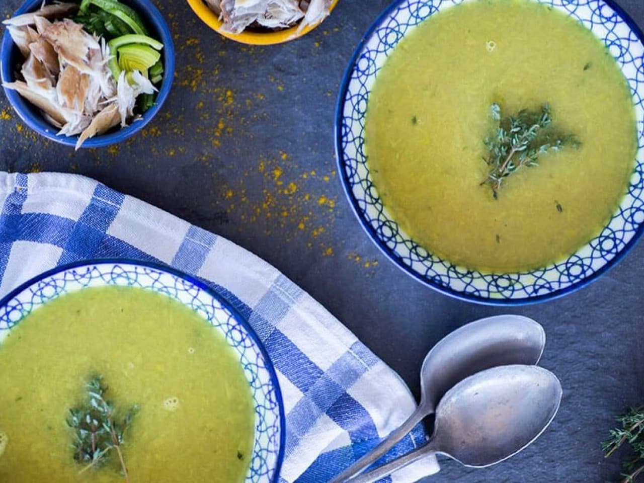 Sopa de puerro e hinojo con caballa