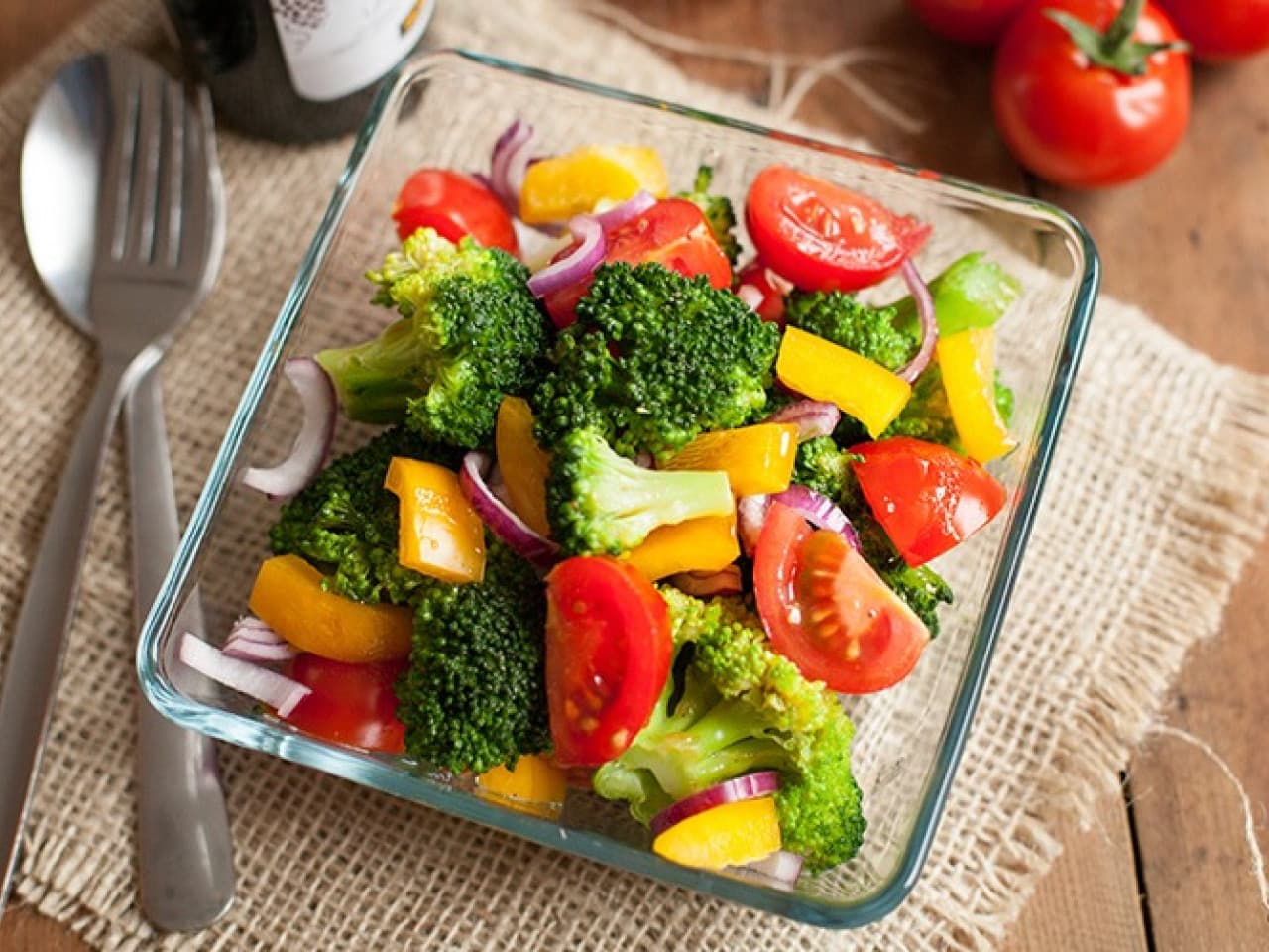 Tomatensalade met broccoli