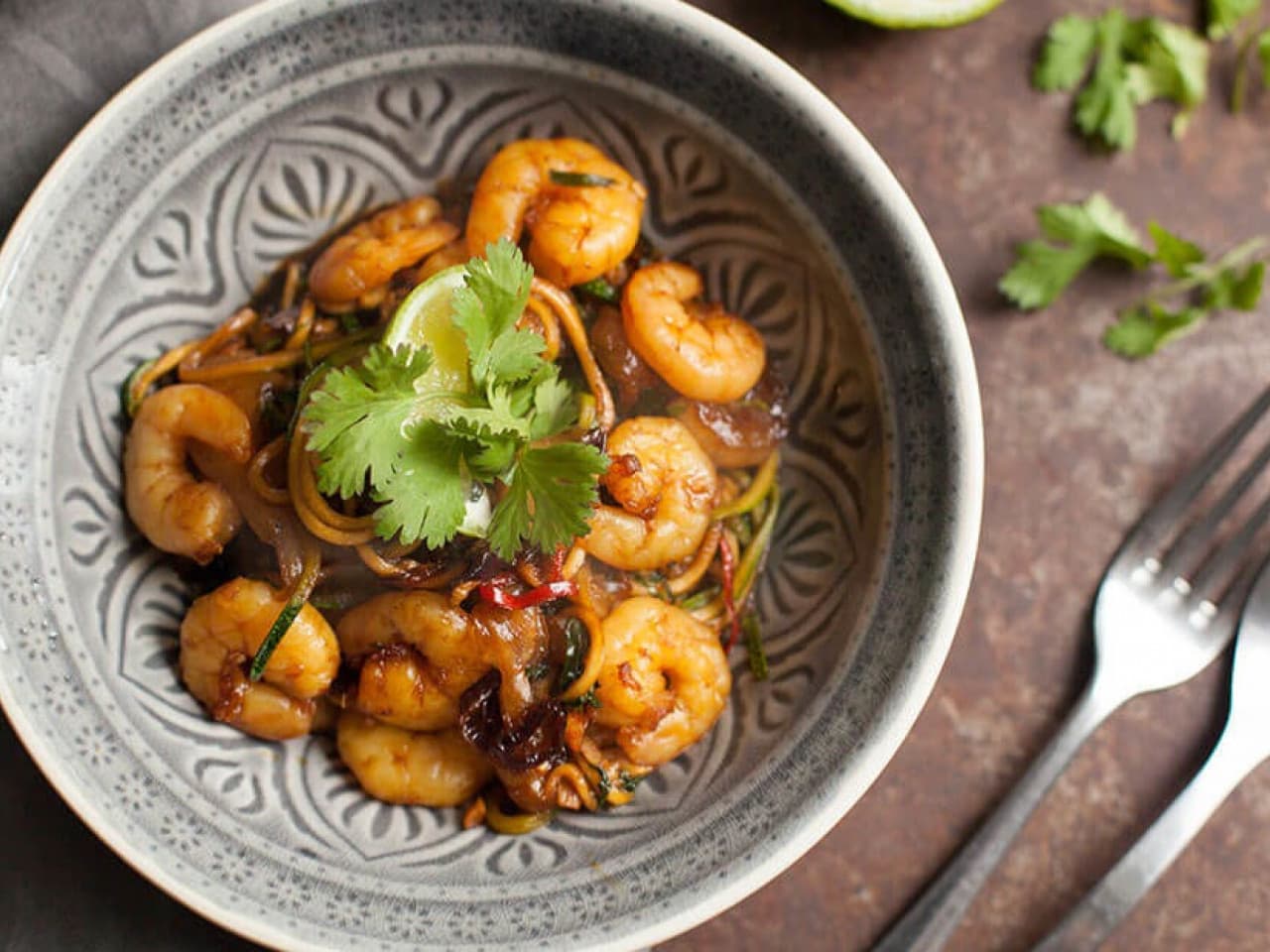 Zoodles met garnalen en paksoi