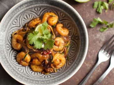 Zoodles with shrimps and pak choy