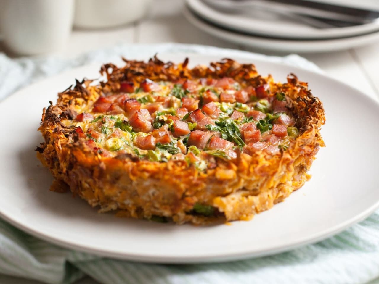 Pastel de desayuno salado con jamón