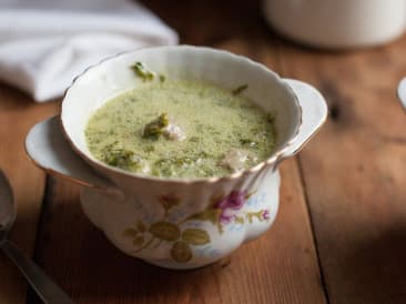 Soupe de chou frisé facile avec des boules