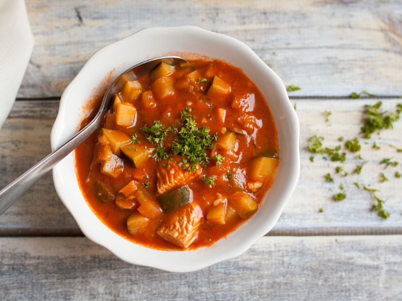 Herzhafte Tomaten- und Putensuppe
