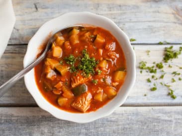 Hearty tomato and turkey soup