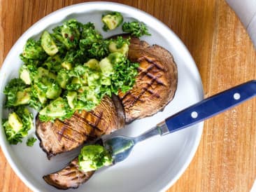 Filete de Portobello con chimichurri de aguacate