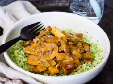 Beef strips in coconut sauce with cauliflower rice