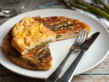 Frittata with bacon and asparagus