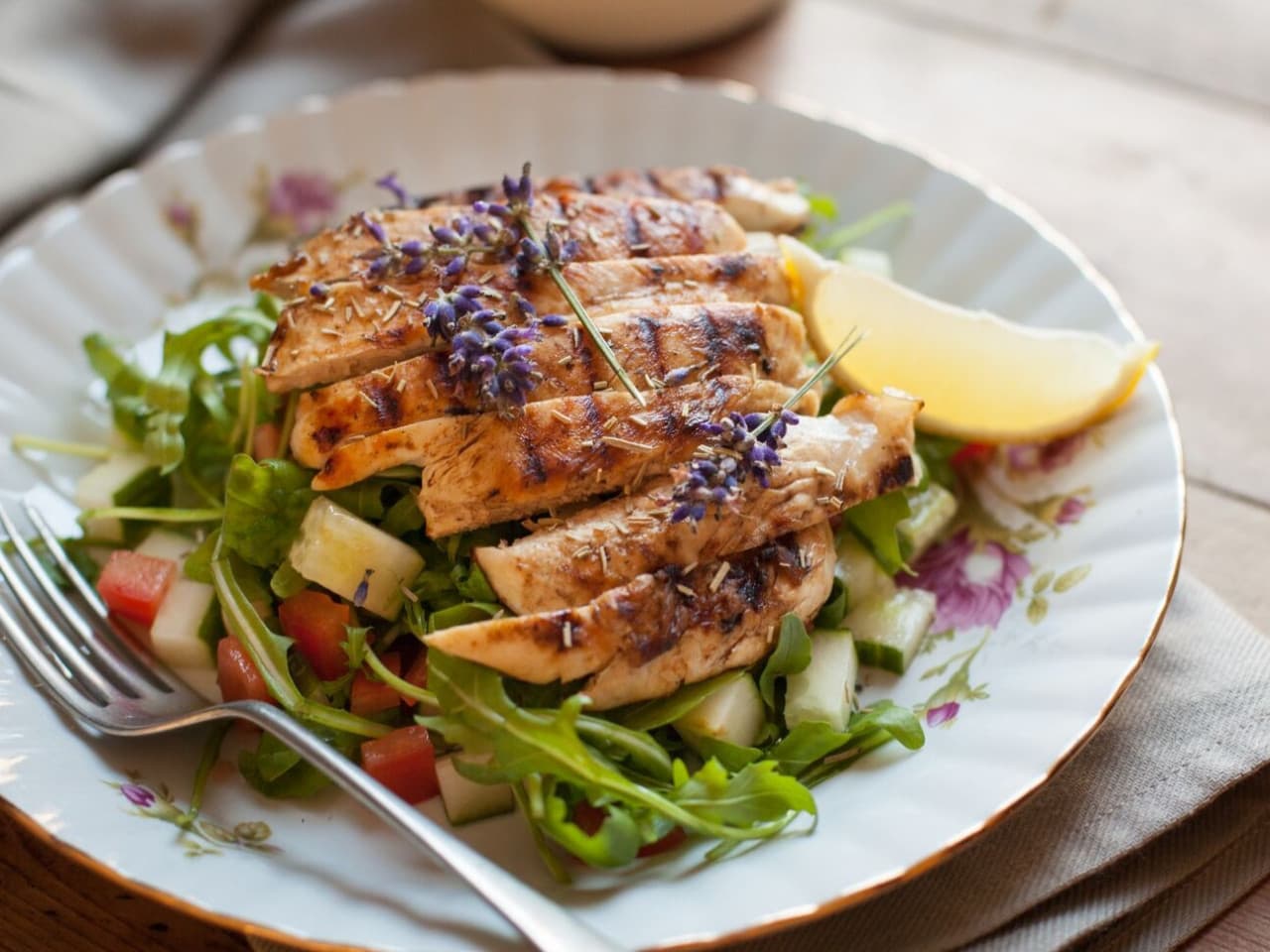 Salade de poulet grillé à la française