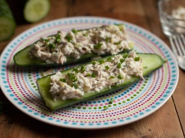 Botes de pepino con ensalada de caballa