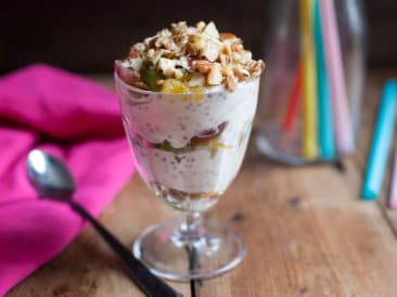 Parfait de frutas paleo con yogurt de coco