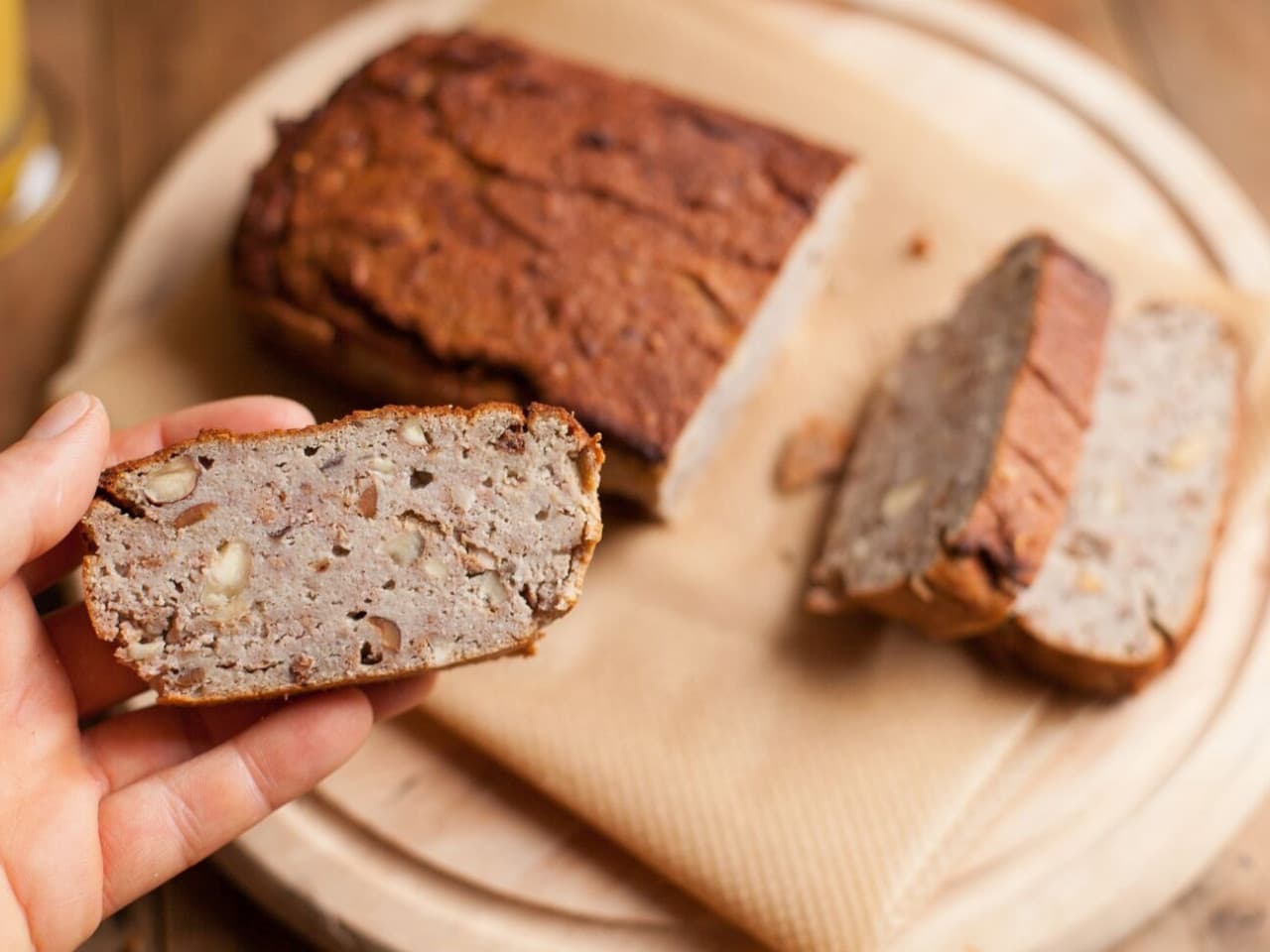 Pan de plátano paleo con nueces y pasas