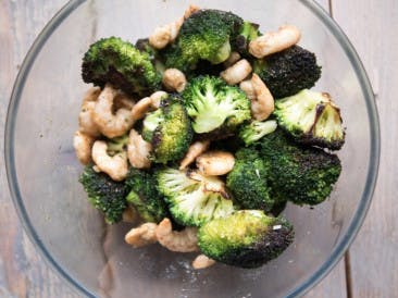 Gegrilde broccoli & garnalensalade