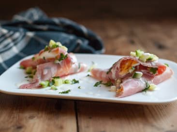 Ham wraps with egg