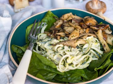 Romige zoodles met paddenstoelen