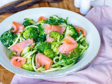 Romige zoodles met zalm