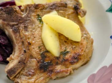 Pork chops with fried apple