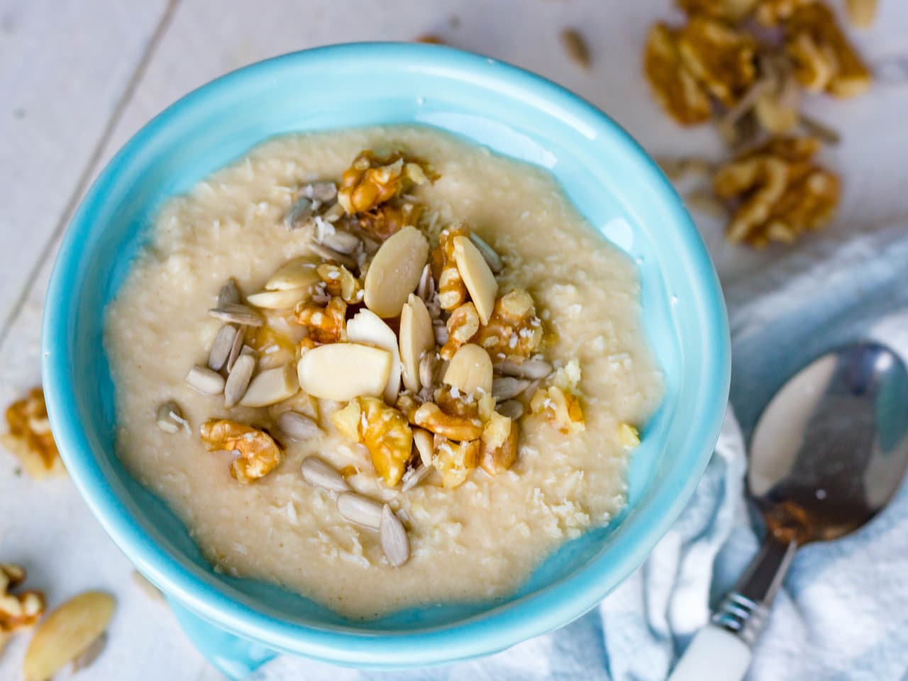 Desayuno de coco con nueces