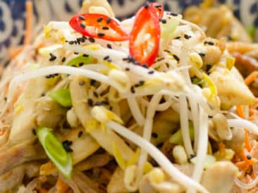 Ensalada de algas con pollo y jengibre