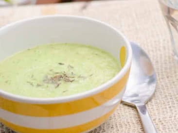 Soupe froide d'avocat au concombre