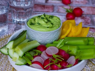 Avocado dip with raw vegetables and smoked chicken