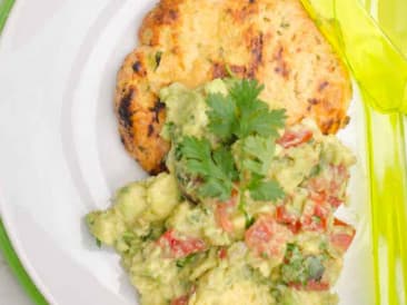 Lachsburger mit Guacamole