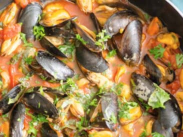 Pasta marinara with fresh mussels