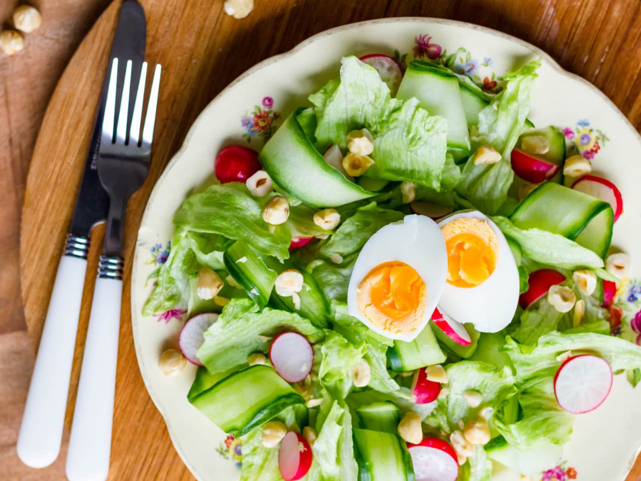 Ensalada fresca con avellanas