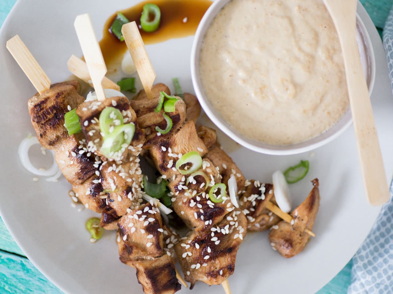 Kipspiesjes met cashewsaus