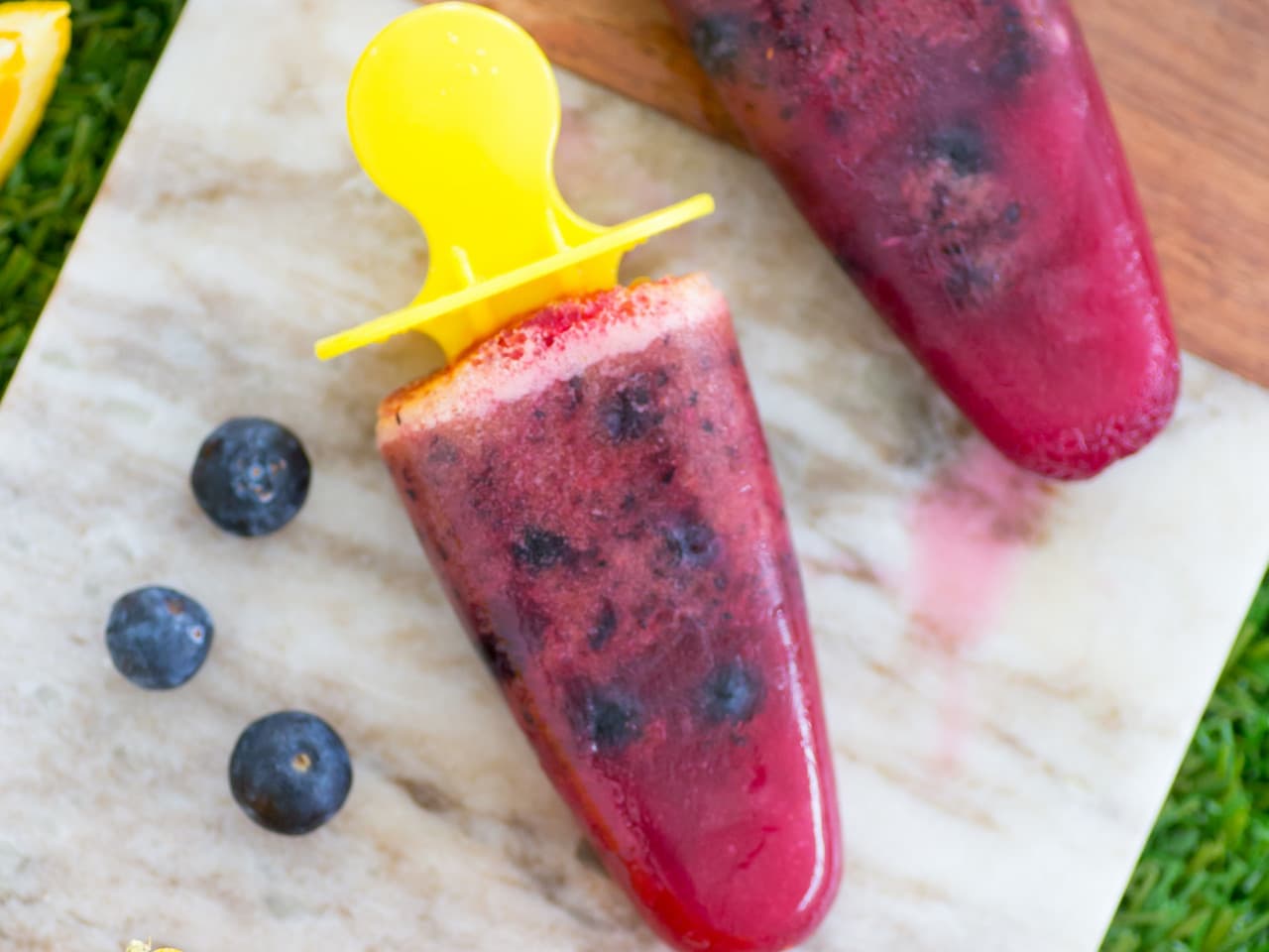 Helados de naranja y arándano