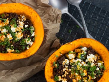 Espagueti relleno con cebolla dulce, carne picada y queso de cabra