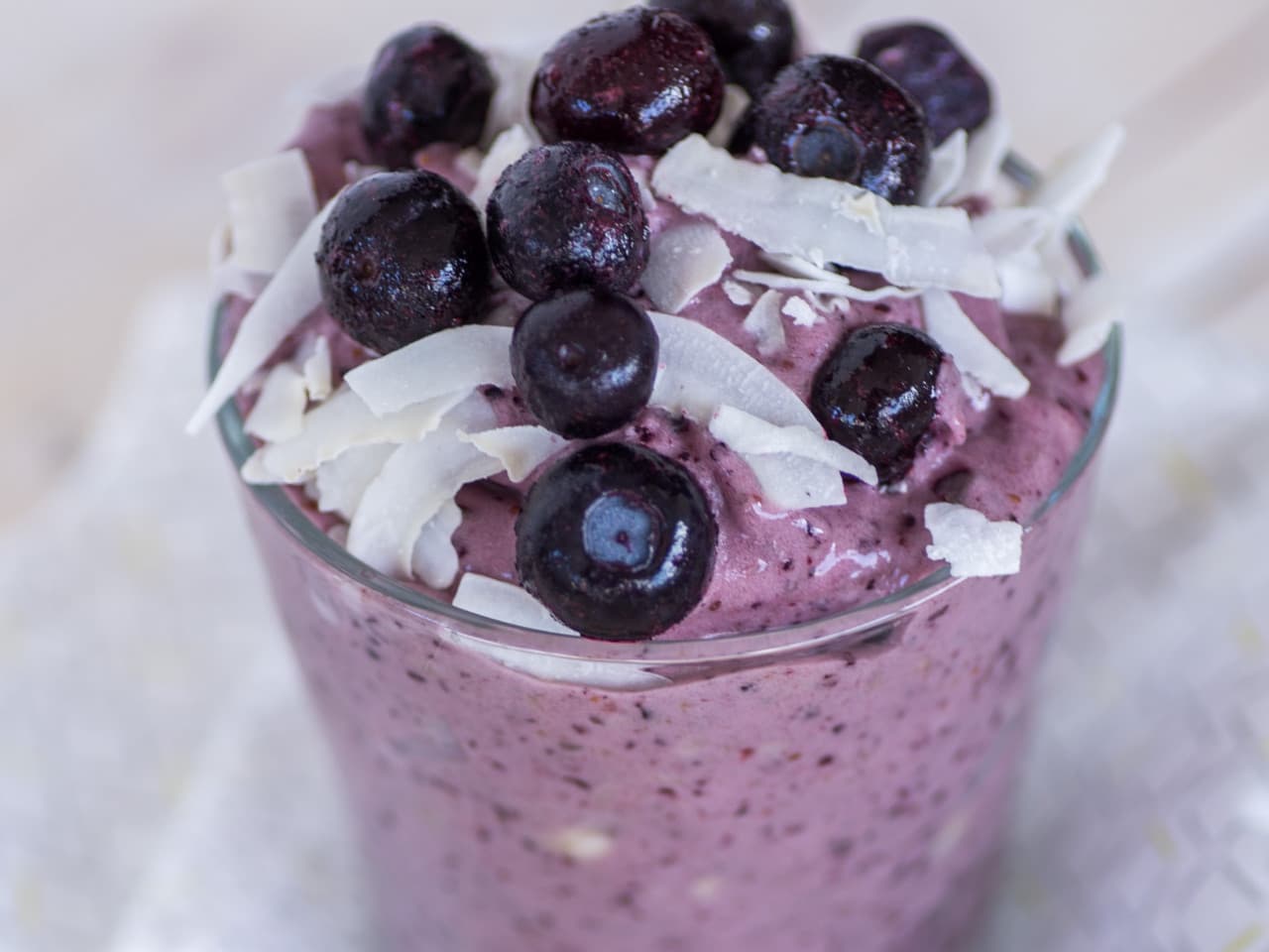N'ice cream mit Waldbeeren