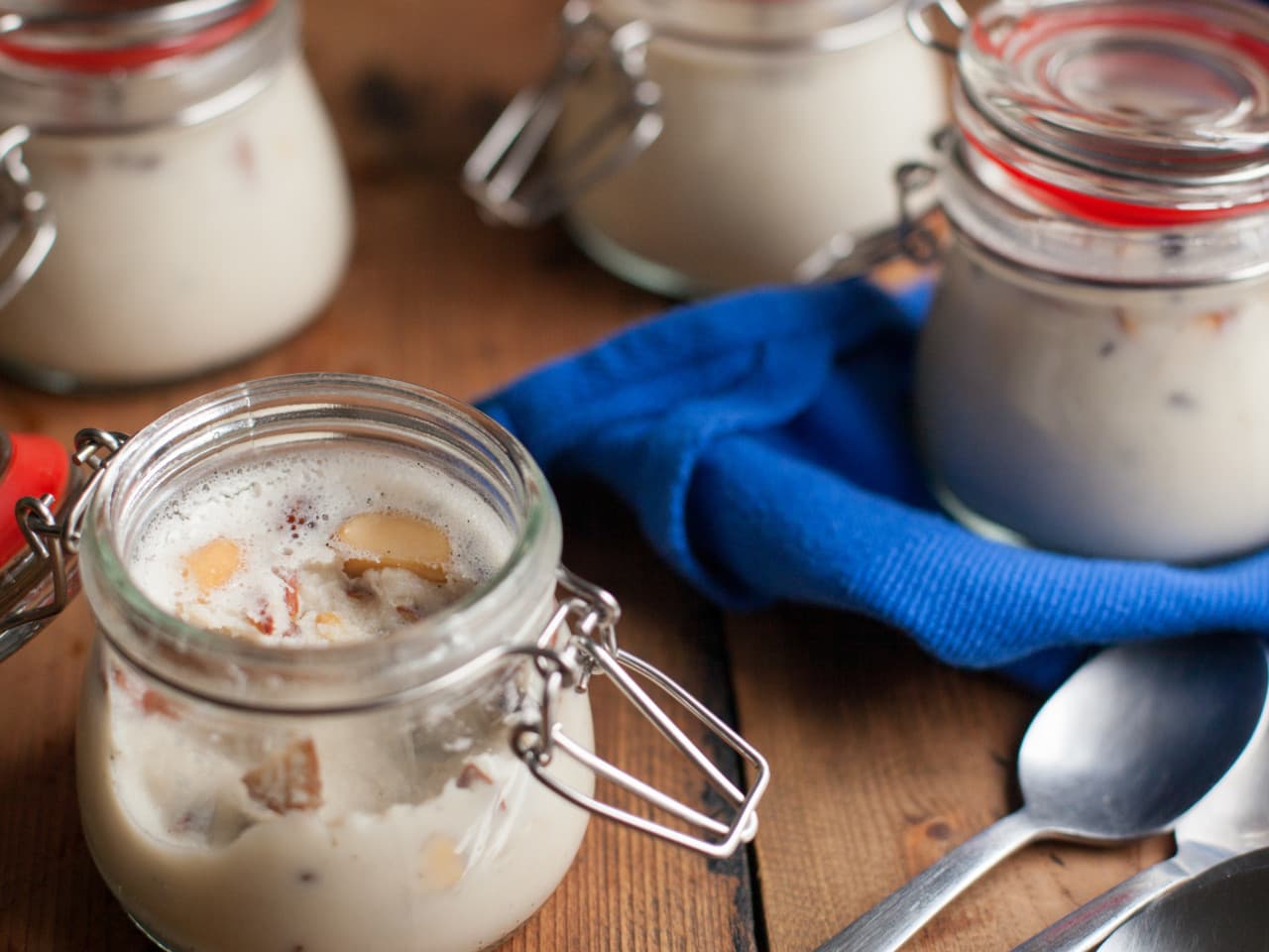 Pudin de coco y vainilla con nueces