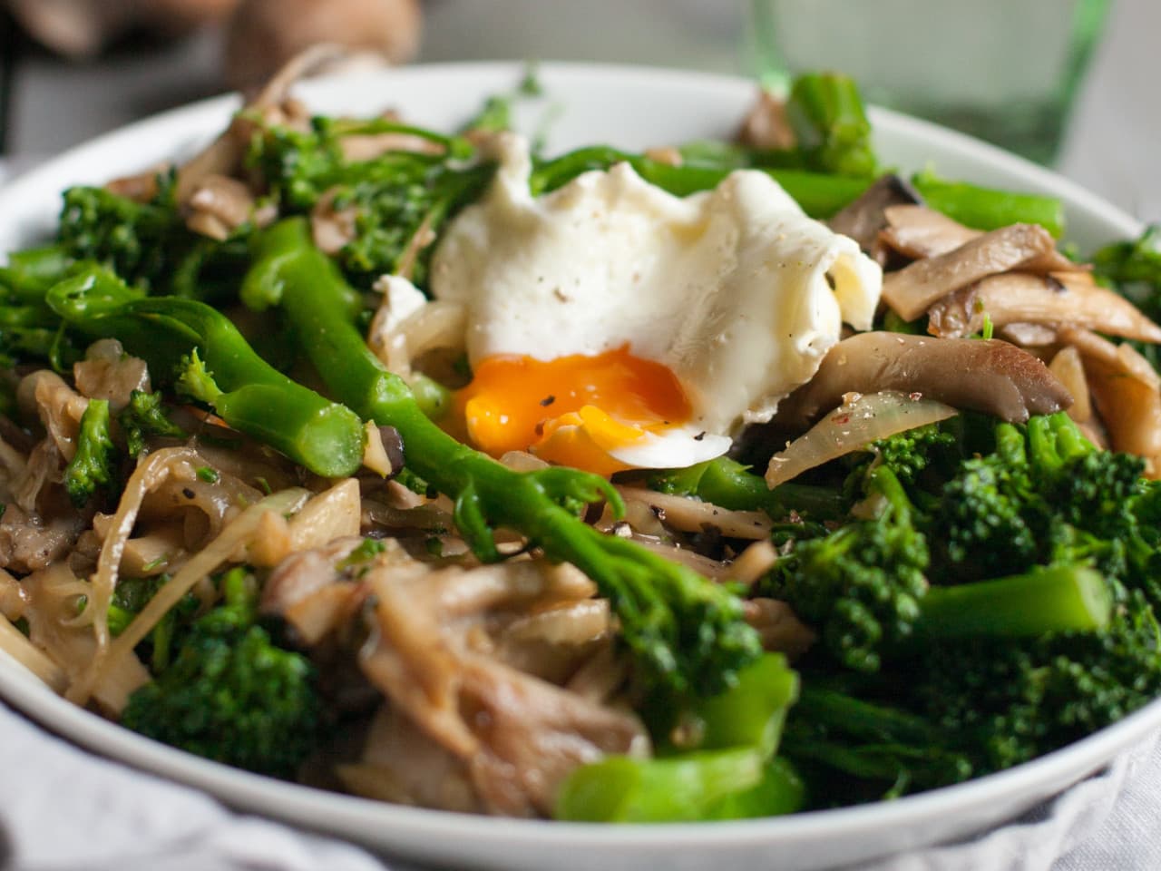Leckere Austernpilze mit Broccolini