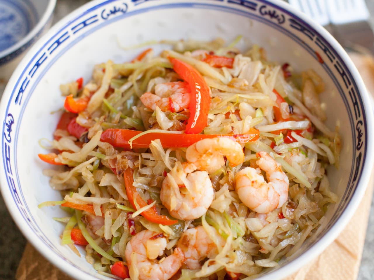 Salteado picante con camarones