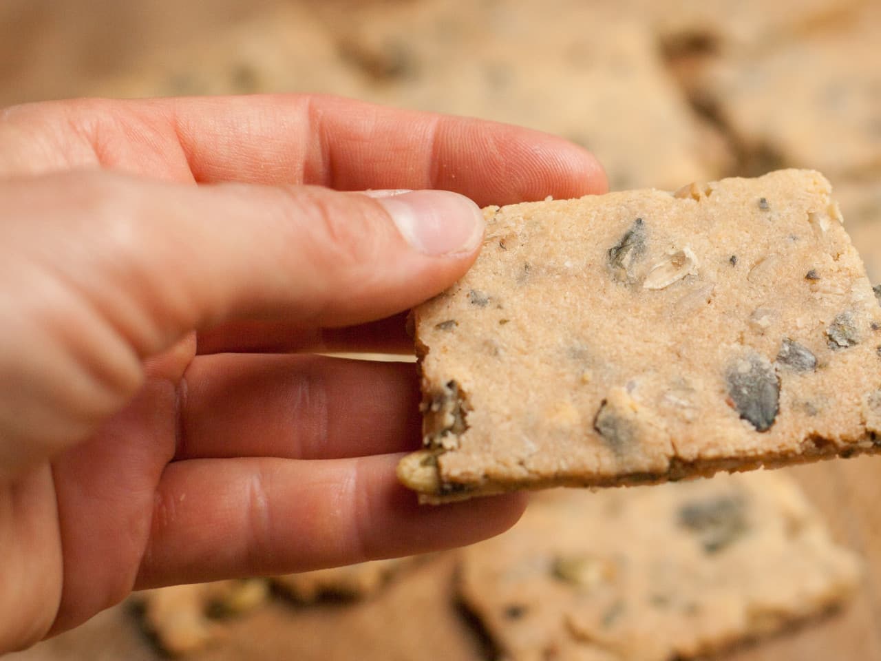 Paleo crackers van amandelmeel