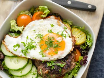 Paleo burger salad