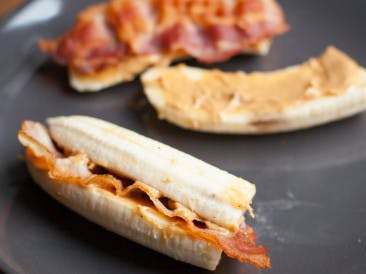 Collation au bacon et aux bananes