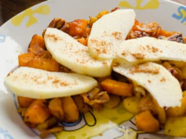 Desayuno de calabaza, tocino, manzana