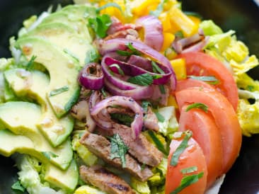 Ensalada mexicana con carne de res