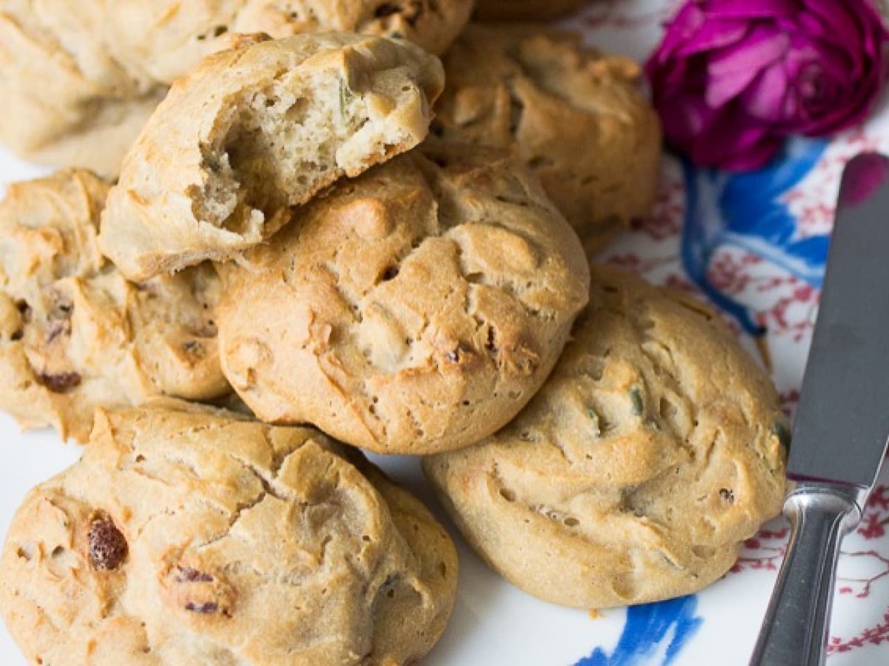 Gluten-free and lactose-free muesli buns