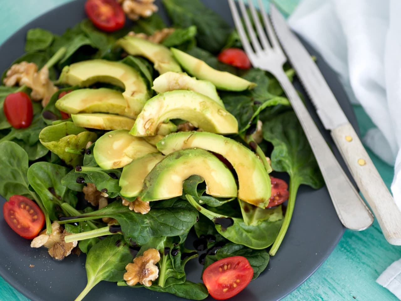 Salade d'épinards à l'avocat