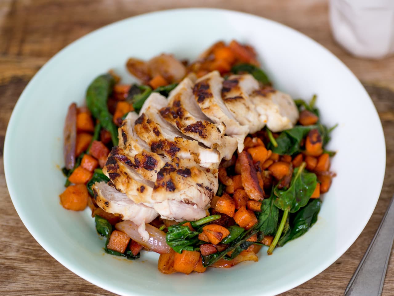 Filete de pavo con chalotas y espinacas