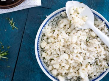 Cauliflower puree with herbs