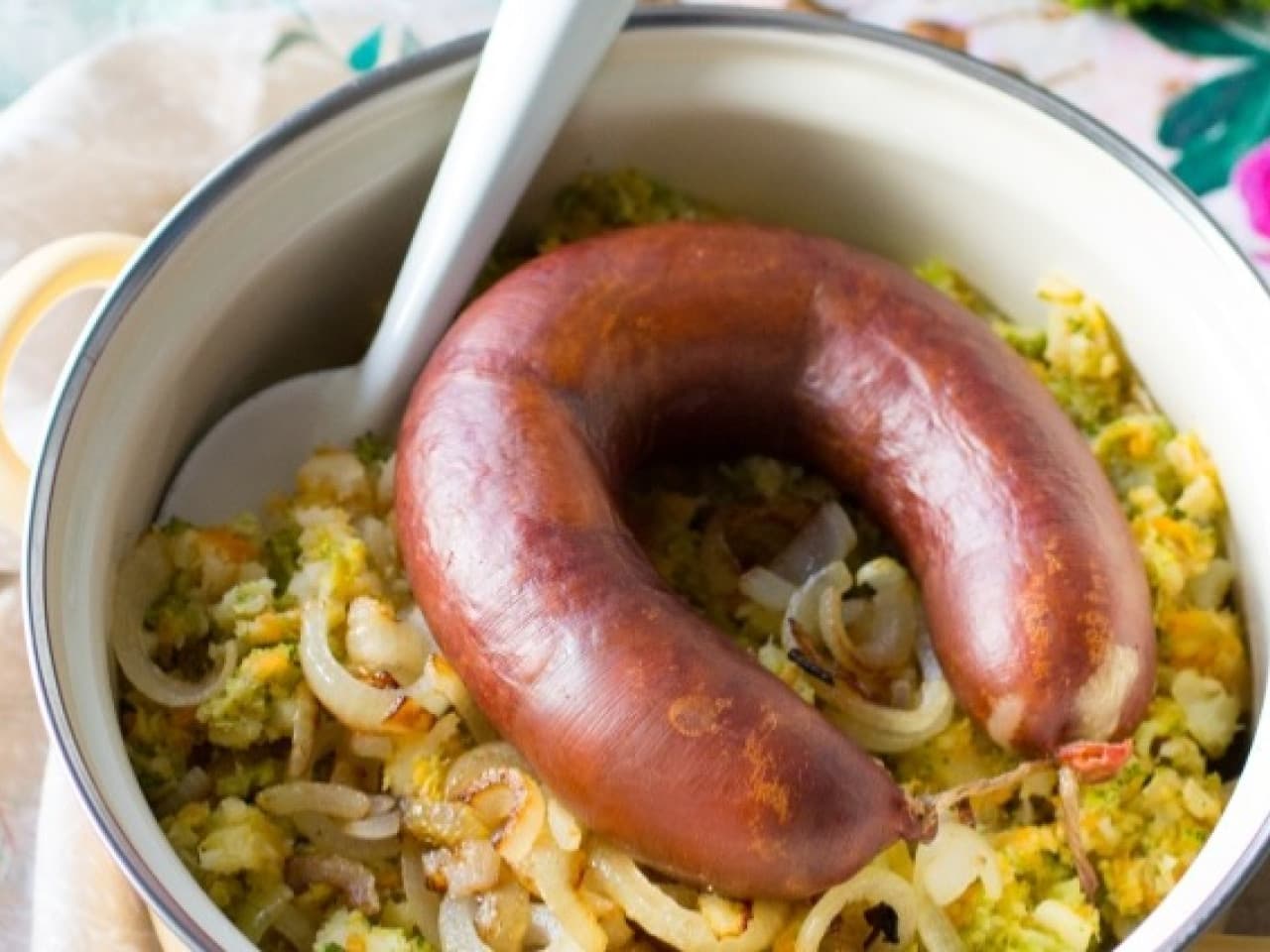 Broccoli mash with sausage