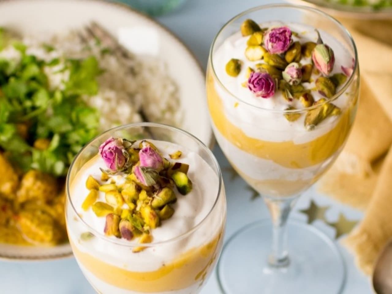 Parfaits à la mangue et à la lassi