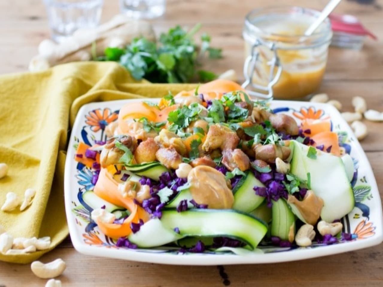 Paleo pad thai salad with chicken