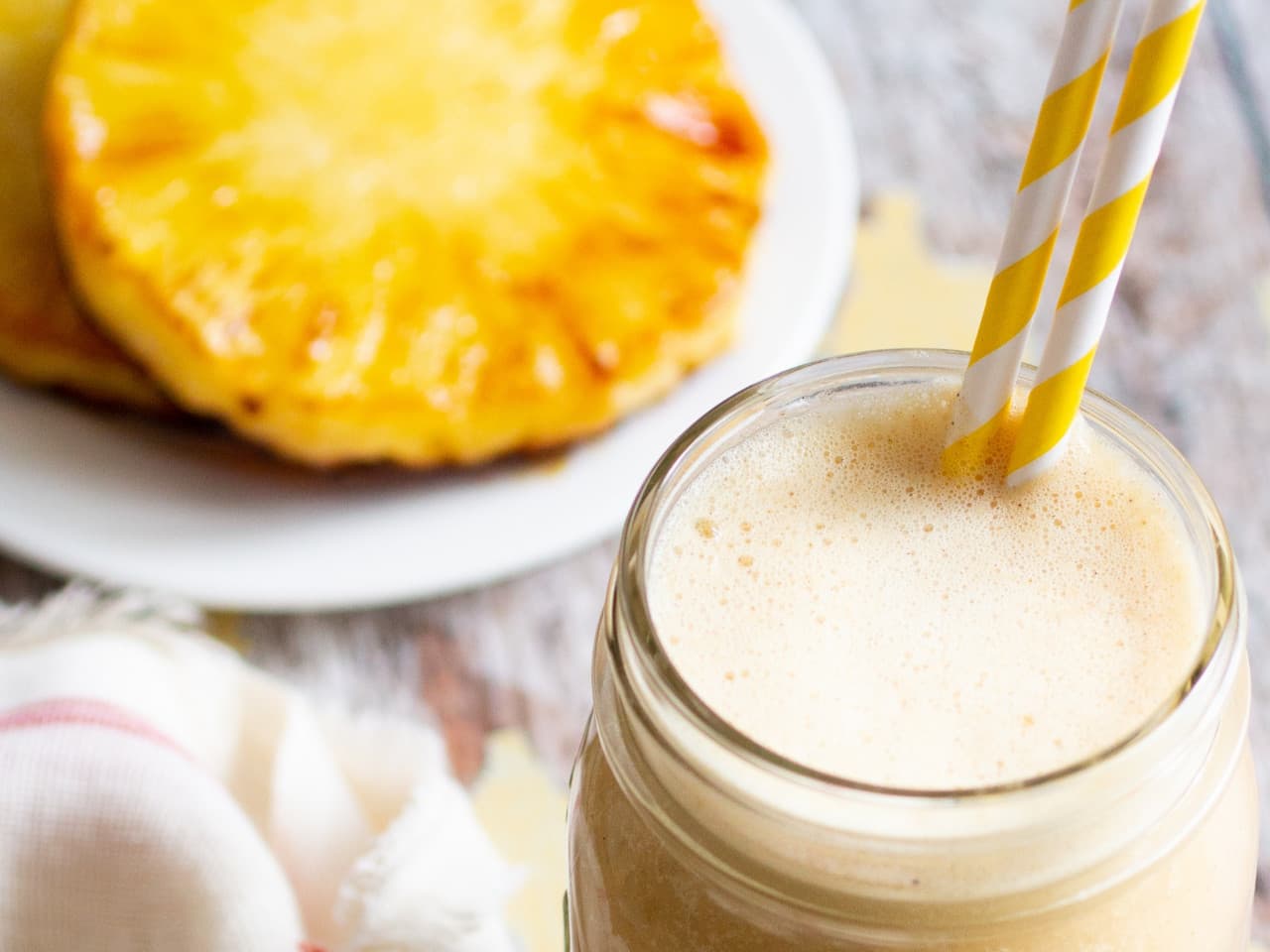 Lassi de piña caramelizada